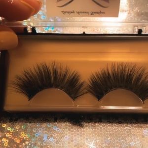 Lashing around boutique “The best Minks to blink”